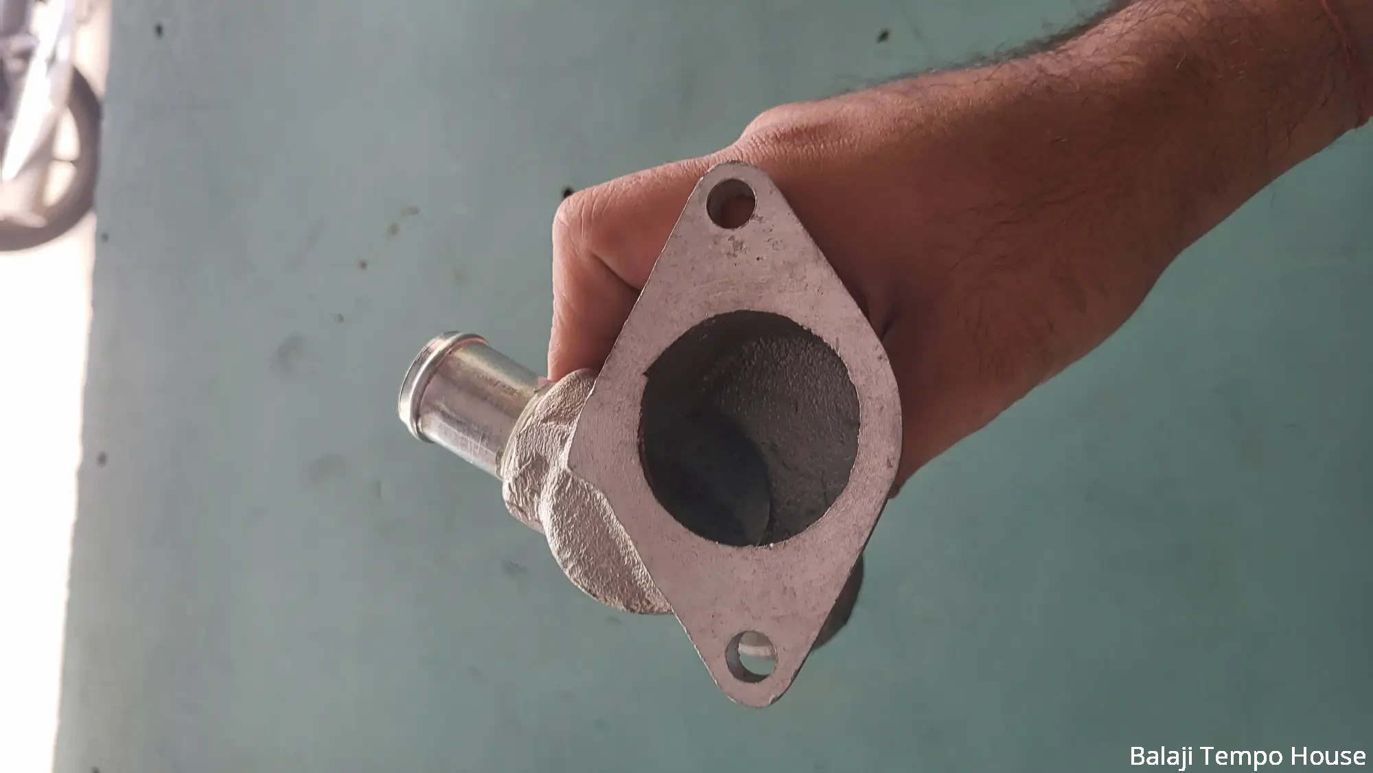 ELBOW INDICA 2 HOLE AL. image 2